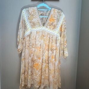 Women’s lace mini dress